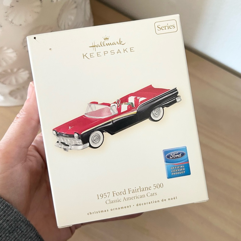 Hallmark Keepsake 1957 Ford Fairlane 500 Classic Cars Christmas Ornament